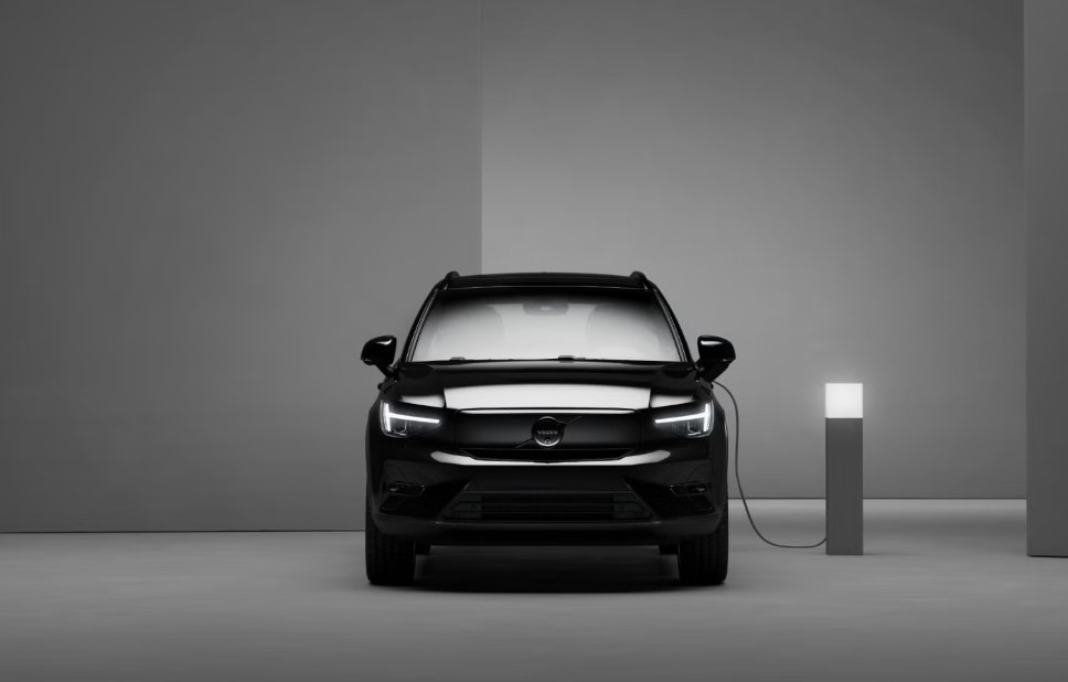 VOLVO EX40 Twin Black Edition AWD 