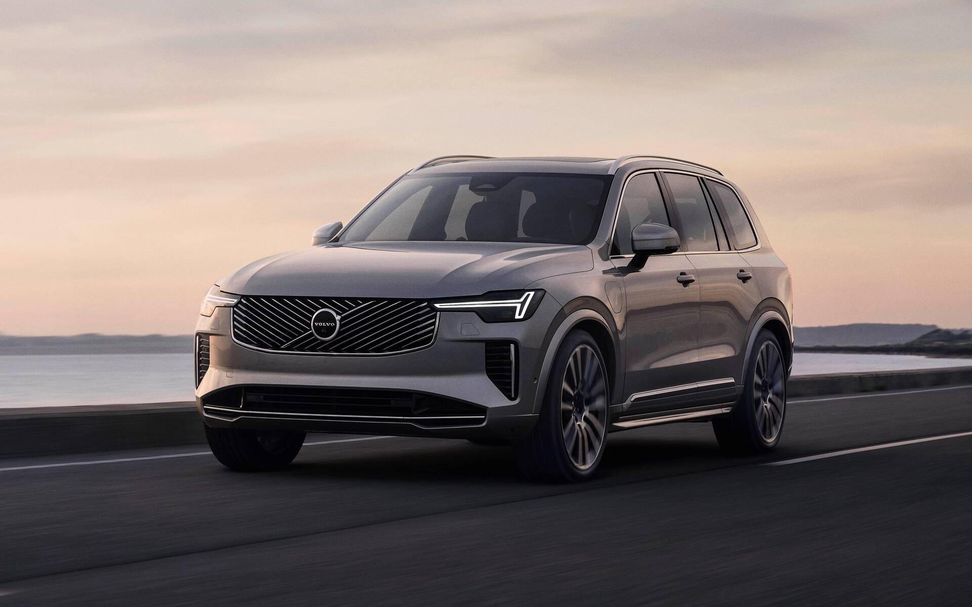 VOLVO XC90 2.0 T8 TE Ultra Dark eAWD - Image 4