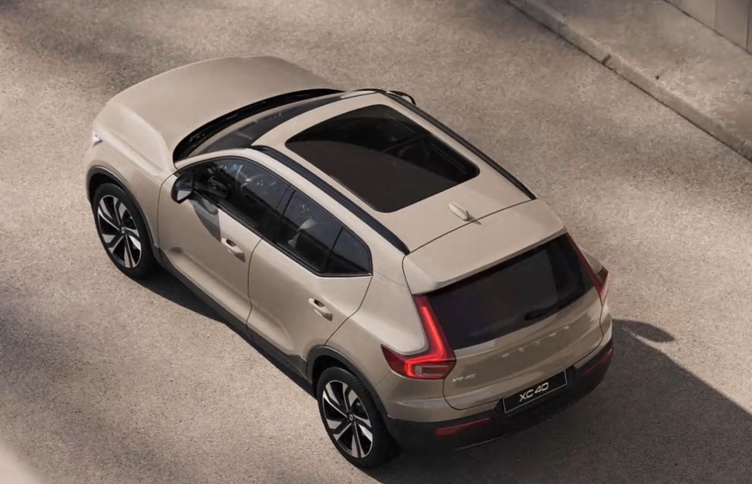 VOLVO XC40 2.0 B3 MH Core - Image 2