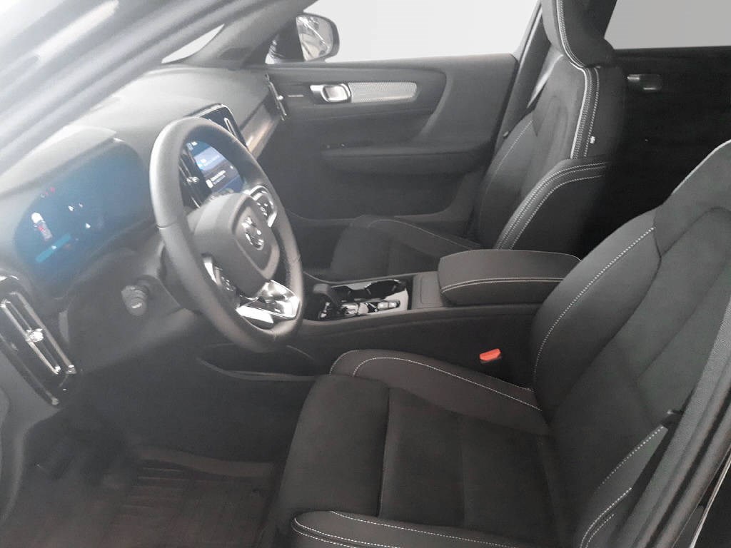 VOLVO XC40 2.0 B4 MH Ultra Black Edi - Image 5