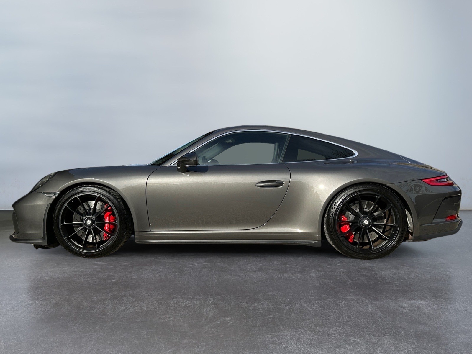 PORSCHE 911 GT3 Touring - Image 1