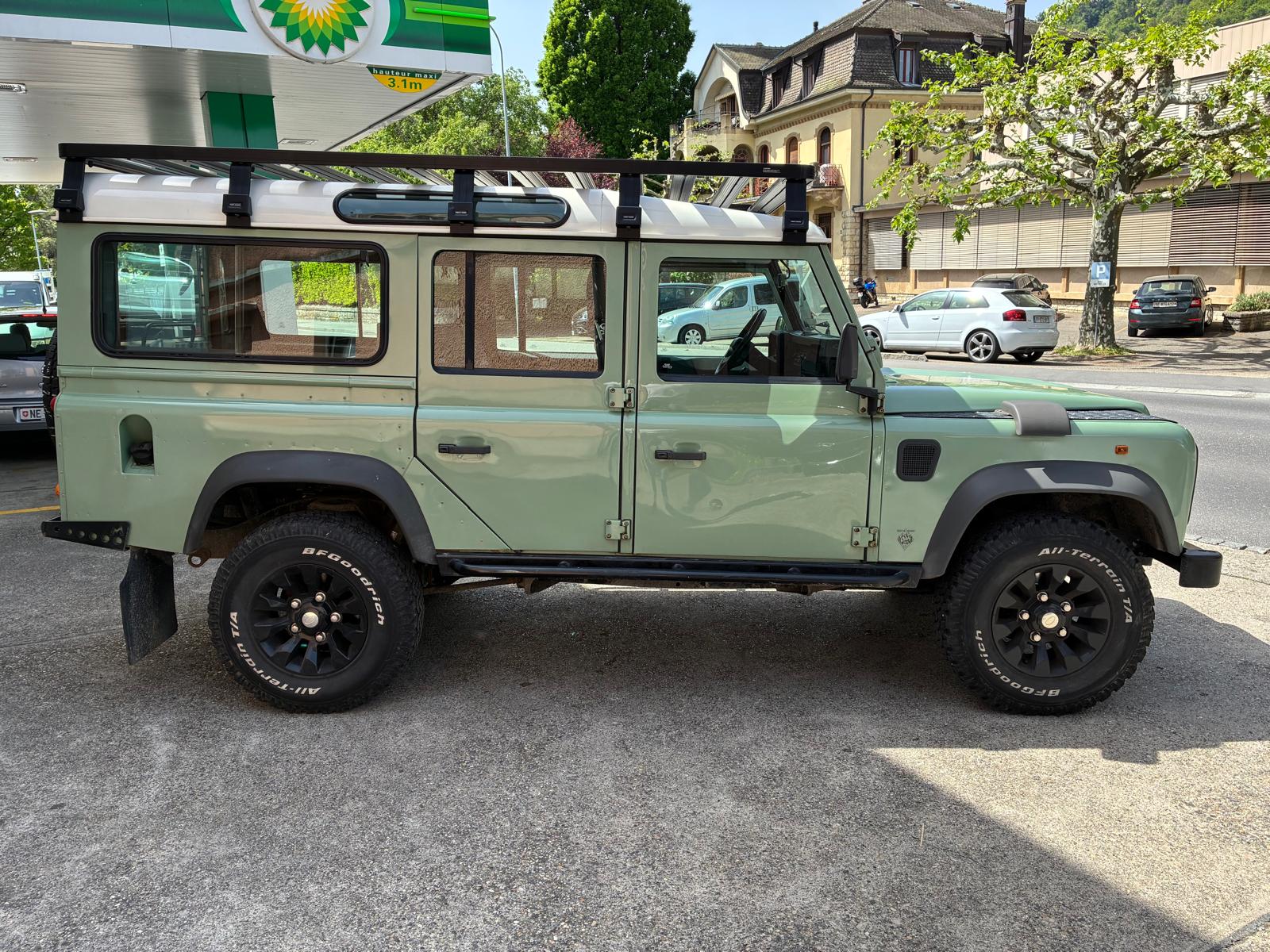 Land Rover Defender 110 300 TDI - Image 1