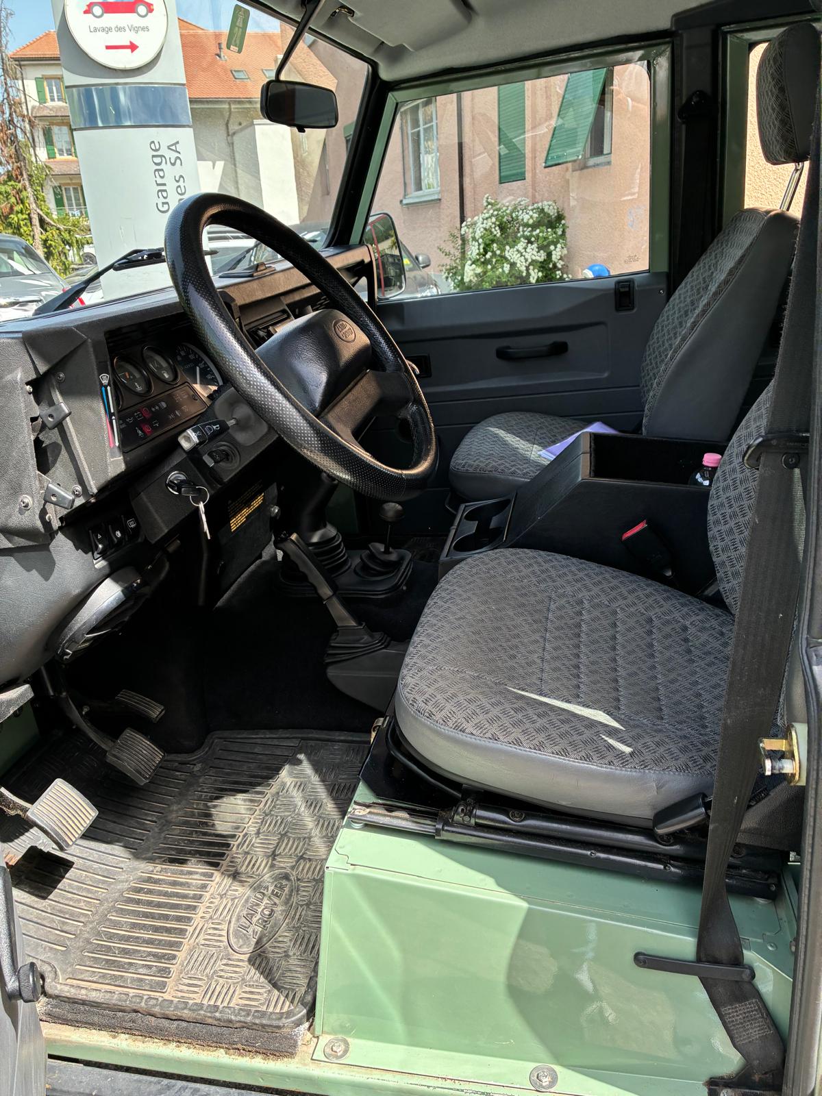 Land Rover Defender 110 300 TDI - Image 3